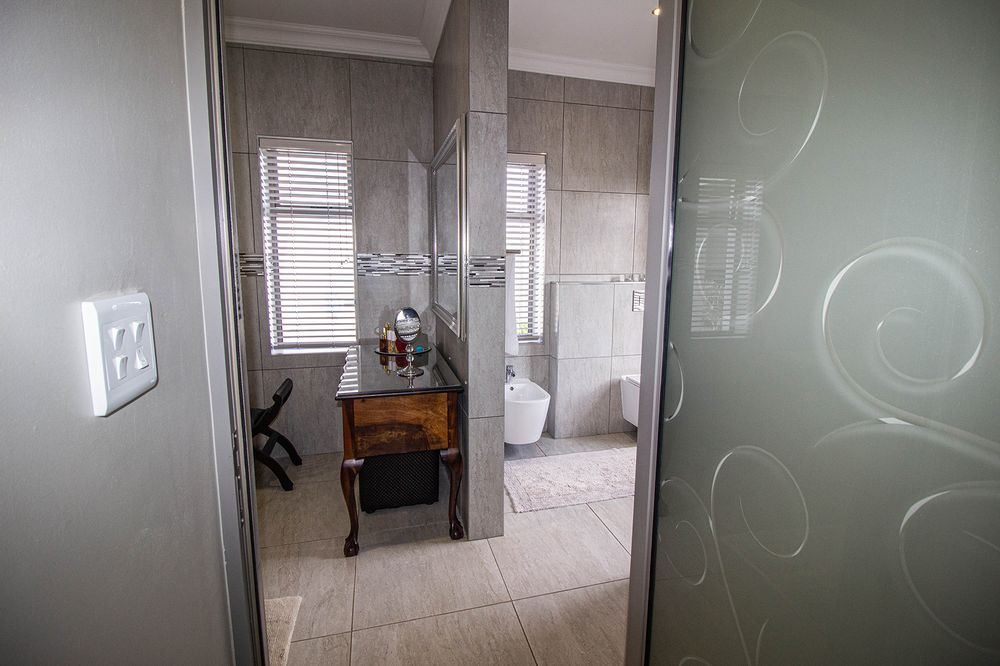 Make up station Master suite