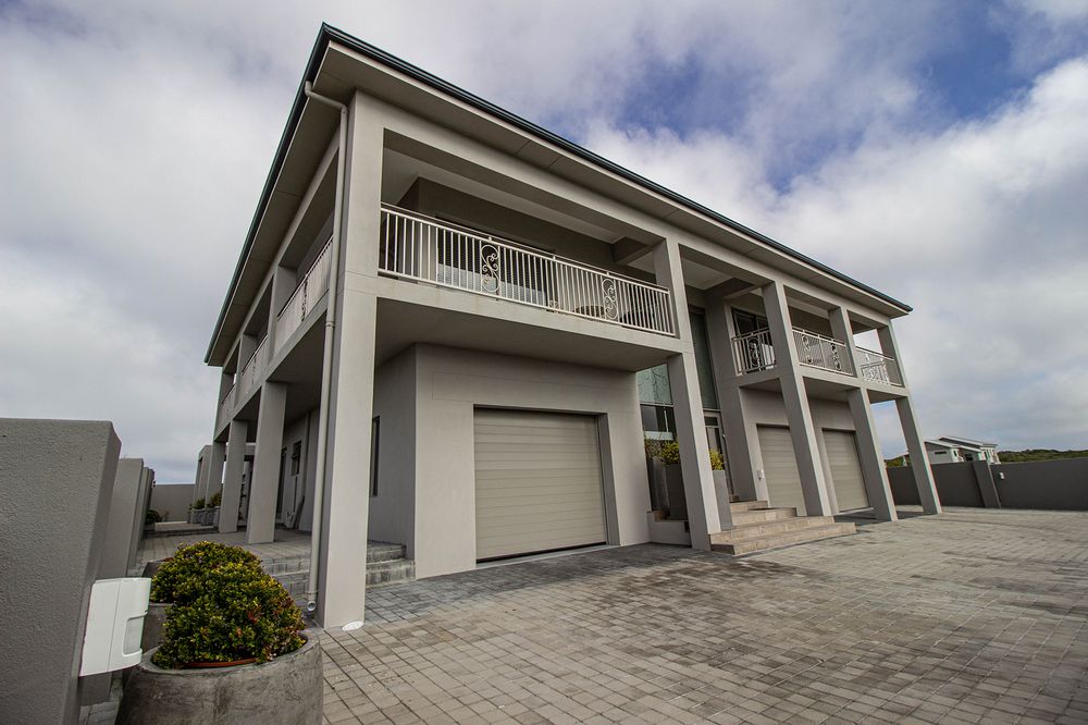 Side patios of guest room and flat