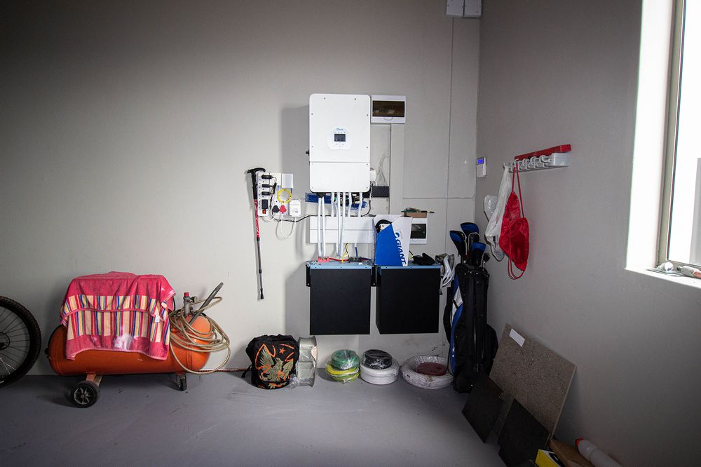 Inverter with back up batteries