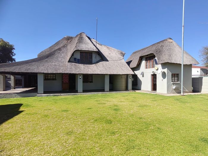 House for Sale in Parys Central: 3 beds, cottage, borehole, near Rivershed Mall.