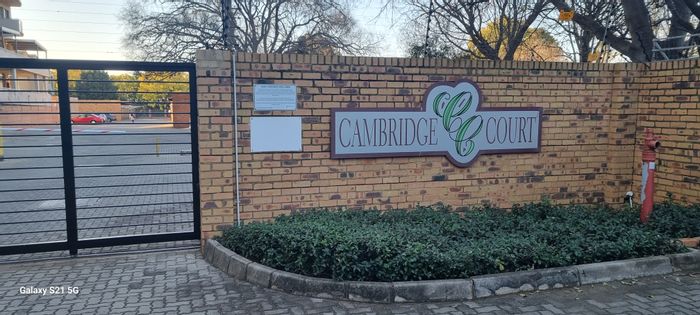 Hatfield Flat For Sale: 2 Bedrooms, Loft Study, Balcony, Garage, Near University.