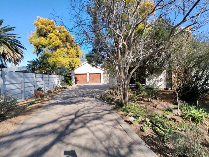 3-Bedroom House for Sale in Sasolburg Ext 23 with Lapa and Security Features.