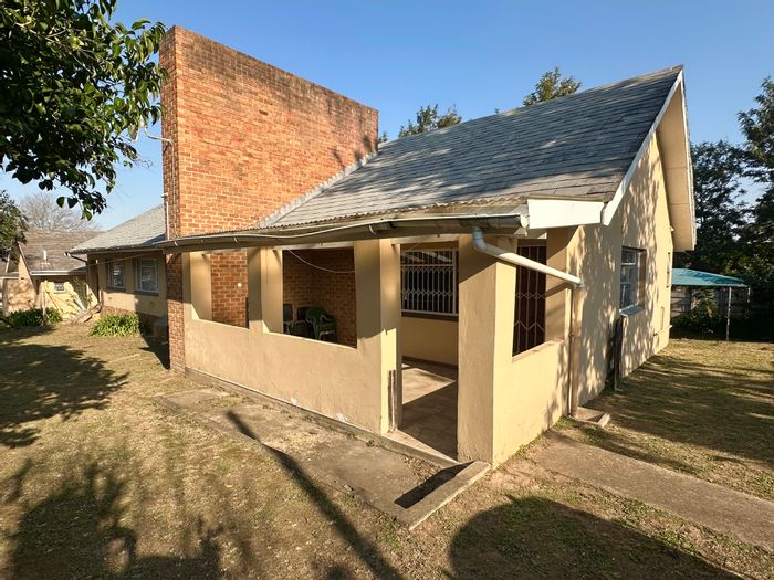 For Sale: Spacious Fort Gale house with 4 bedrooms, entertainment area, and rental potential.