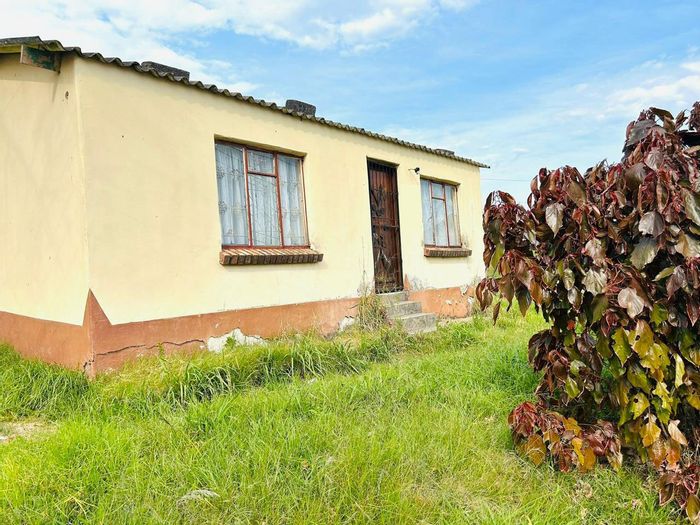2-Bedroom House For Sale in Mdantsane with 4 Parking Spaces and Close Amenities.