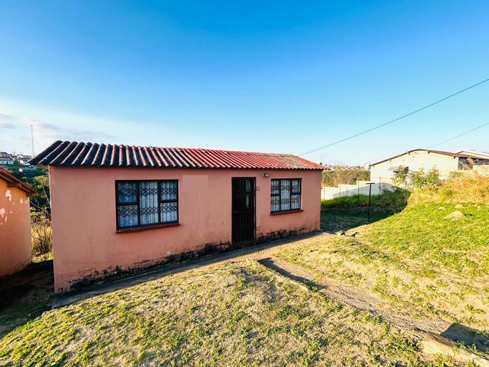 For Sale: 2-bedroom house in Mdantsane with secure yard and convenient amenities.