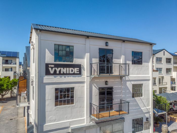 2-bedroom apartment in Paardevlei to rent with secure access and parking.