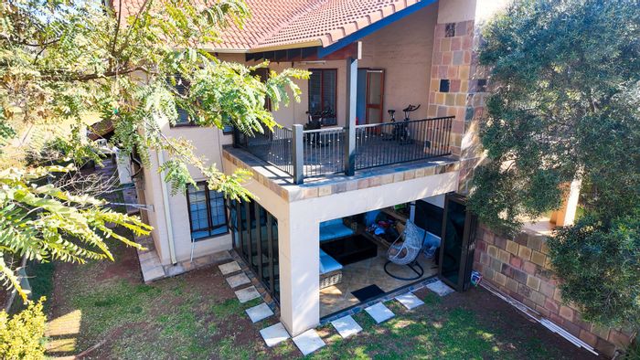For Sale: Townhouse in The Coves with 3 bedrooms, patio, and waterfront access.