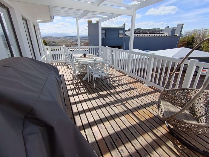 Furnished 2-bedroom apartment in Hartenbos Heuwels, all-inclusive, available to rent.