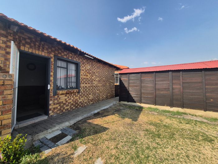 For Sale: House in Evander with 2 bedrooms, storage, and secure complex amenities.