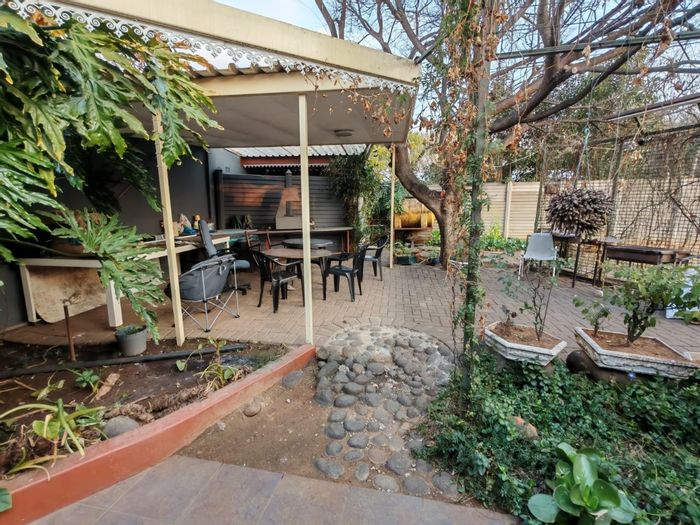 For Sale: House in Sasolburg Central with 3 bedrooms, garage, and outside room.