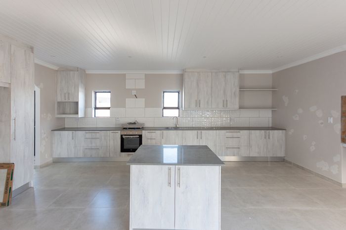 House For Sale in Atlantic Sands Private Estate: 3 beds, garden, double garage.