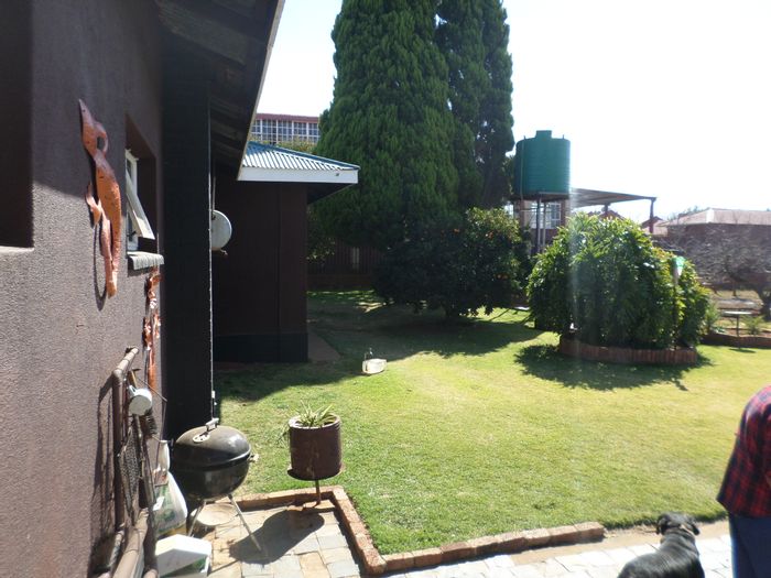 House for Sale in Ventersdorp Central: 3 beds, flatlet, borehole, business rights.