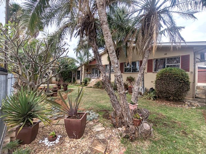 3-Bedroom House in Bothasrus For Sale with study, braai area, and storage rooms.