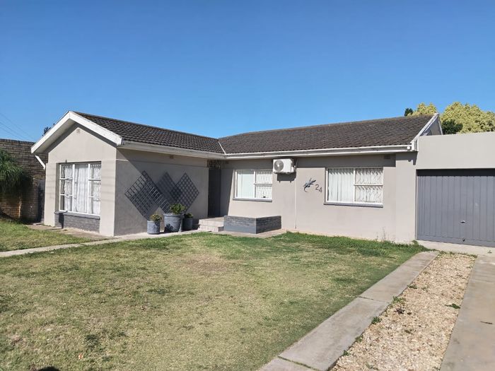 For Sale: House in Retief with 3 bedrooms, garage, and enclosed courtyard.