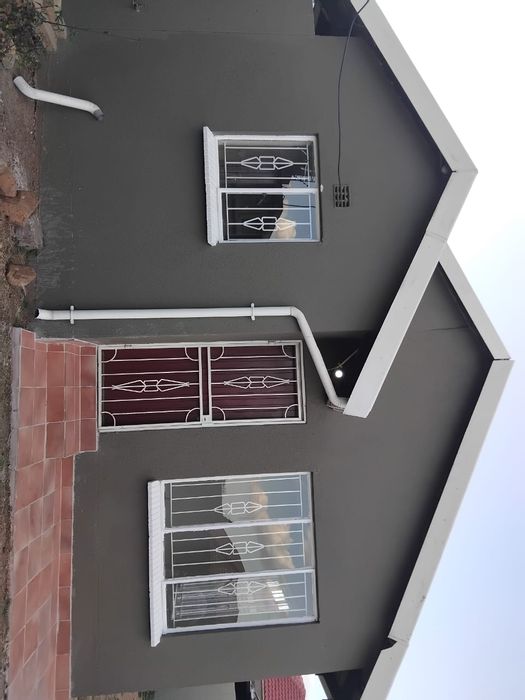2-bedroom house to rent in Naturena, family-friendly with covered parking.