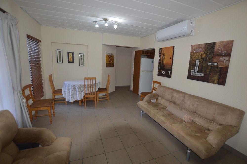 Open plan lounge & dining room