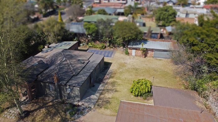 For Sale: Spacious Gezina house with pool, workshop, and enclosed braai area.