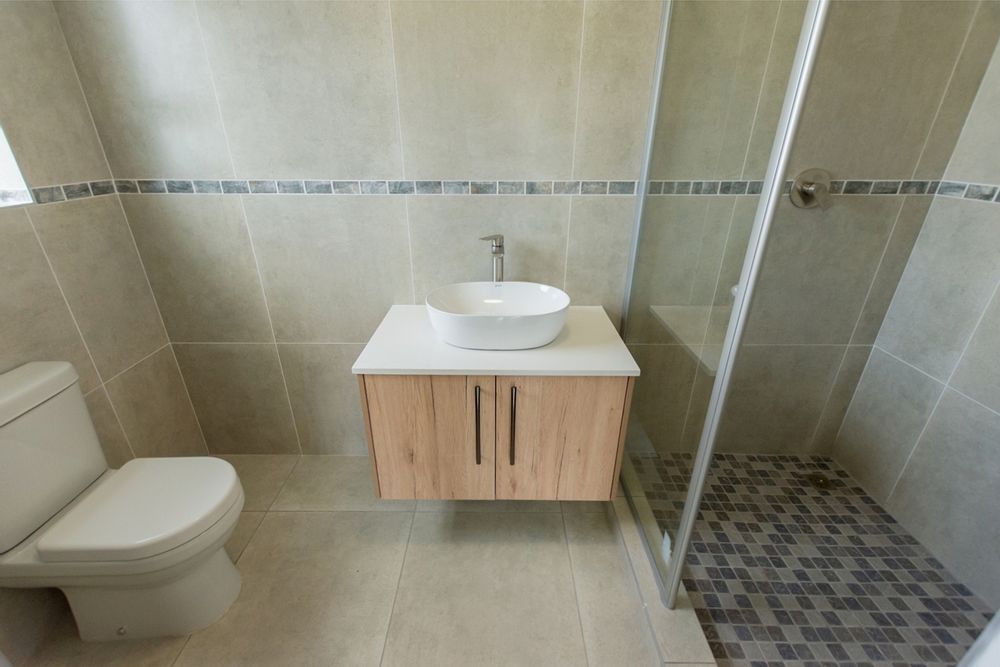 Ensuite main bedroom