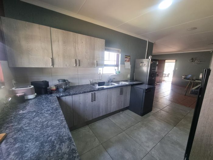 For Sale: Townhouse in Vaalpark with 3 beds, garden, double garage, pet-friendly.