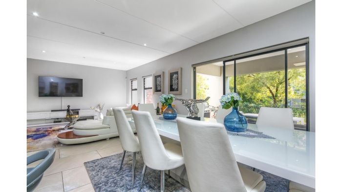 For Sale: 4-Bedroom Townhouse in Crowthorne AH with garden, inverter, and security.