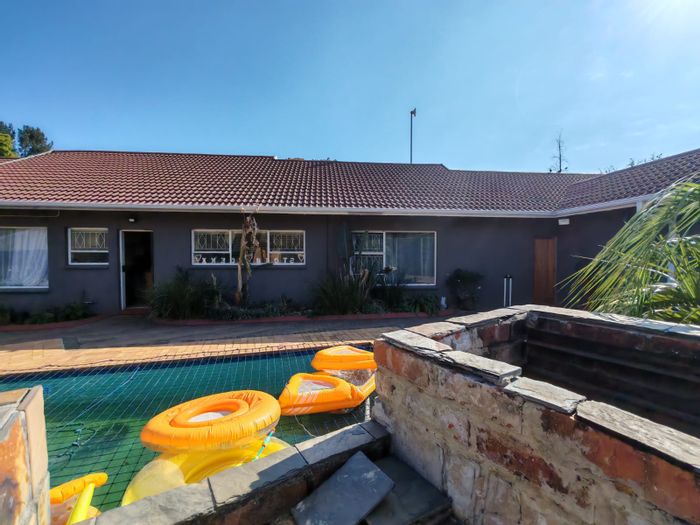 House For Sale in Sasolburg Ext 23: 4 Bedrooms, Pool, Lapa, Security Features.