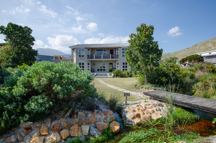 For Sale: Dual living house in Pringle Bay Central with garden and mountain views.