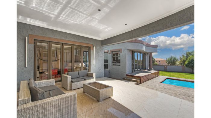 For Sale: House in Blue Valley Golf Estate with pool, gym, and entertainment spaces.