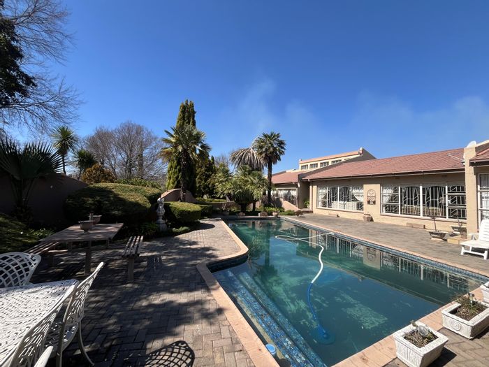 For Sale: Spacious 5-bedroom house in Frankfort Central with pool and garden.
