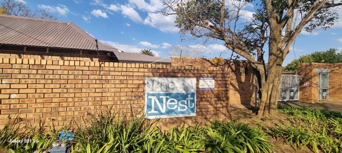 Flat for Sale in Hatfield: 1 Bed, Pre-paid utilities, Near University.