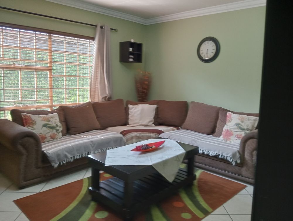 Lounge in Flatlet rooms.