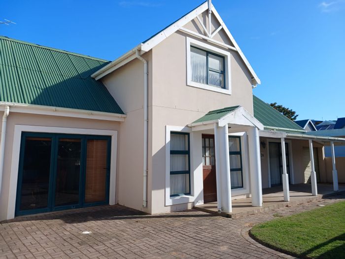 For Sale: House in Stilbaai Wes, 4 beds, near Goukou River, wheelchair-friendly.