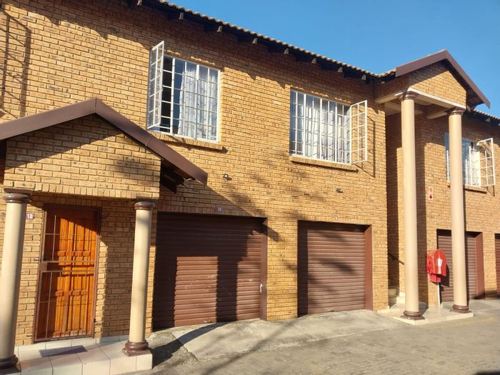 For Sale: 3-Bedroom Apartment in Bo Dorp with Garage, Near Schools and Shops.