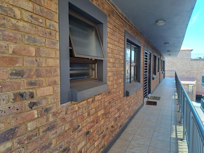 For Sale: Townhouse in Alberton North, 2 beds, open plan, covered parking.