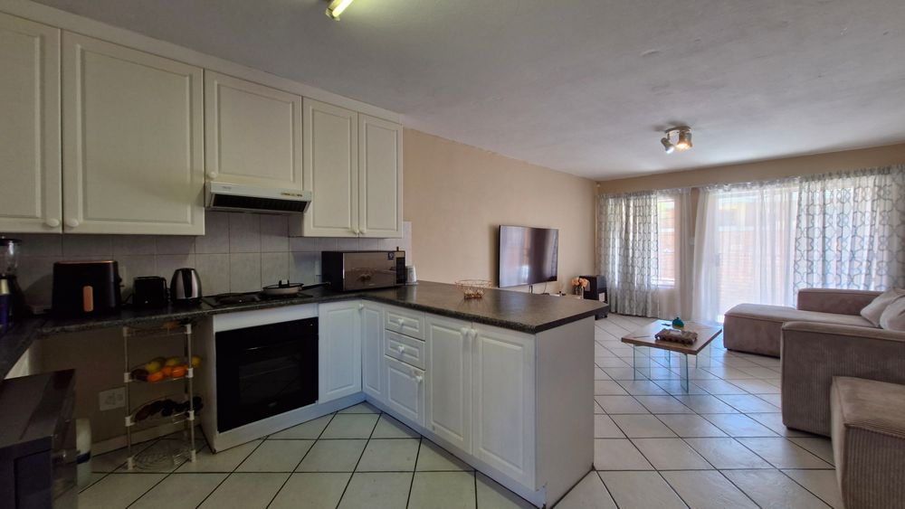 Open plan kitchen and lounge