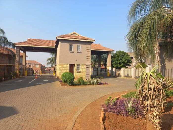 For Sale: 2-Bedroom Apartment in Waterval East with Security, Garage, and Balcony.