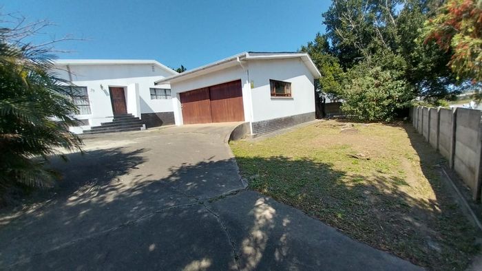 Amalinda House For Sale: 4 bedrooms, flatlet, spacious yard, close to amenities.