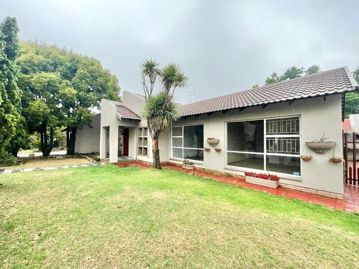For Sale: Trichardt Townhouse with 3 bedrooms, 2 bathrooms, and garden.