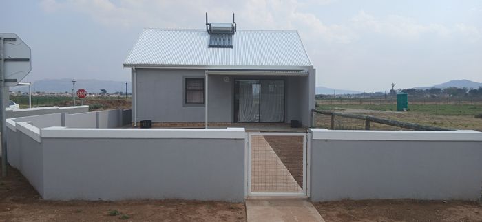 2-Bedroom House To Rent in Westbourne with Lounge, Kitchen, and Carport.