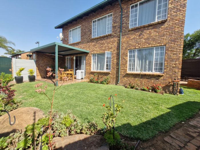 Rooihuiskraal North Townhouse For Sale: 2 beds, garden, garage, close to amenities.