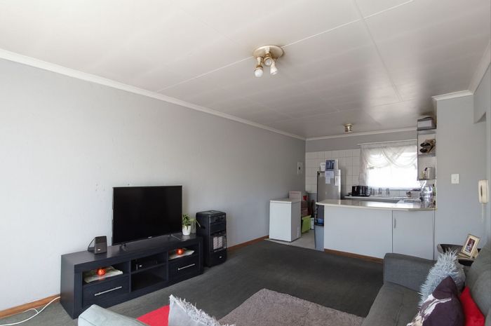 2-Bedroom Apartment For Sale in Ferndale with pool, tennis court, and secure access.