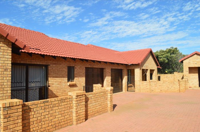 2-Bedroom House For Sale in Koster Central with communal garden and pet-friendly policy.