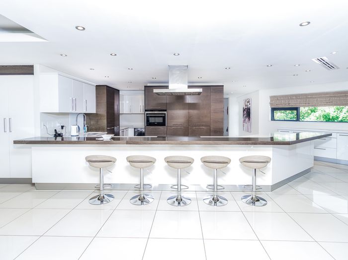 For Sale: 3-Bedroom Apartment in Houghton Estate with Pools, Spa, Golf Course Access.