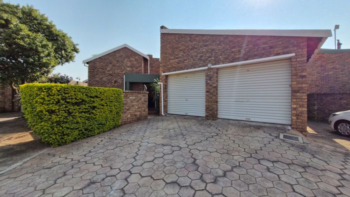 Eldoraigne House For Sale: 3 bedrooms, dual living areas, patio with braai.