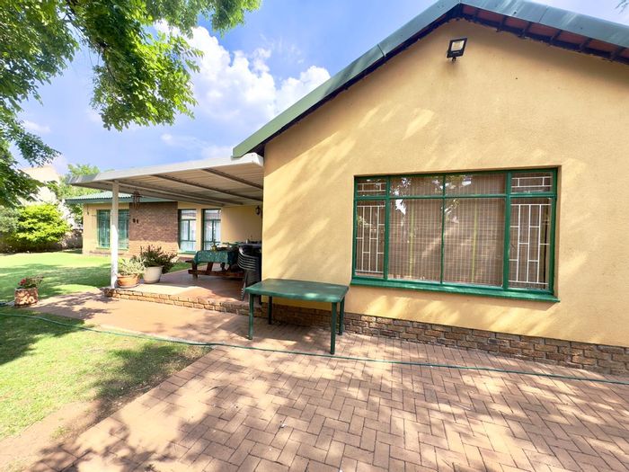 4-bedroom house in Secunda Central for sale, featuring spacious yard and study.
