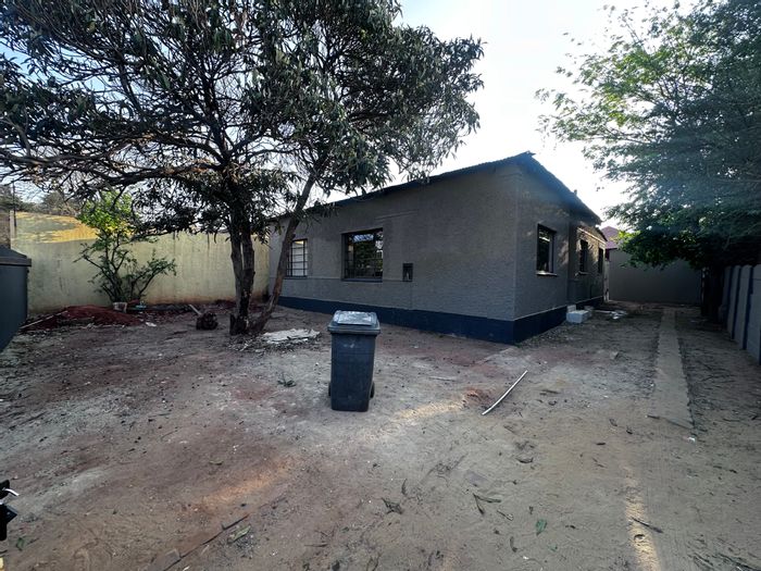 For Sale: House in Springs Central with 3 bedrooms, office, and rental potential.