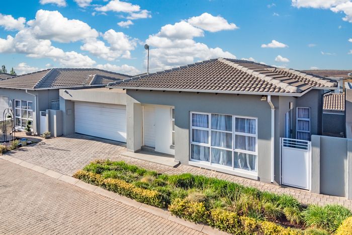 For Sale: Townhouse in Noordheuwel with 3 bedrooms, double garage, pet-friendly.