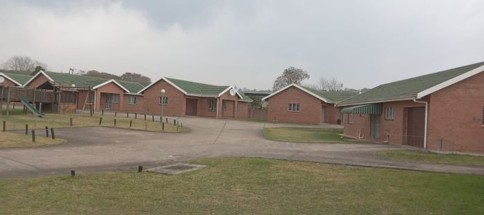 3-Bedroom Townhouse To Rent in Lincoln Meade with garage and play area.