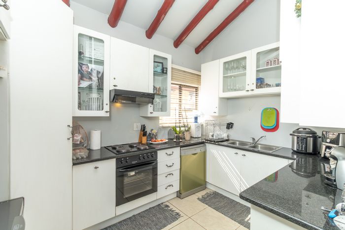 North Riding Apartment For Sale: 3 Bedrooms, Pet-Friendly, Garden, 24/7 Security.