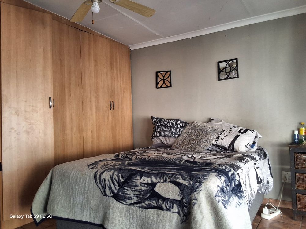 Dwelling 2 1st family bedroom