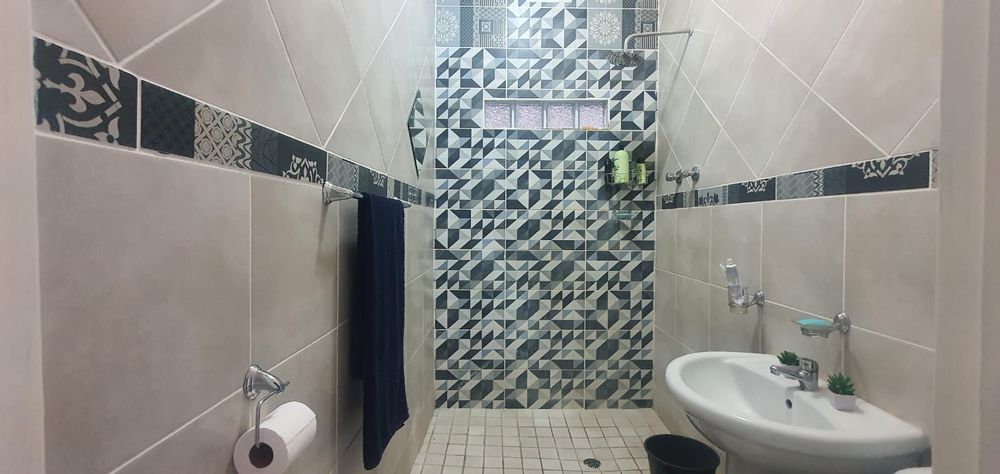 Dwelling 1 Bathroom with shower